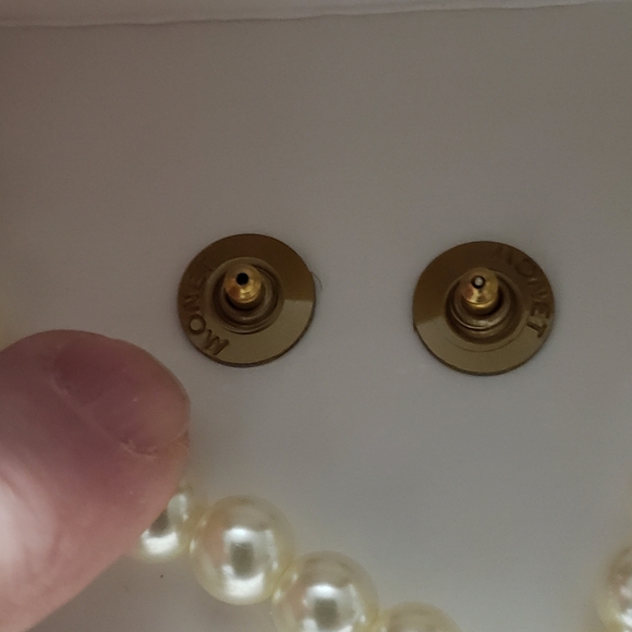 Beautiful Monet Faux Pearl Goldtone Necklace with Matching Pierced Earrings - Picture 5 of 9